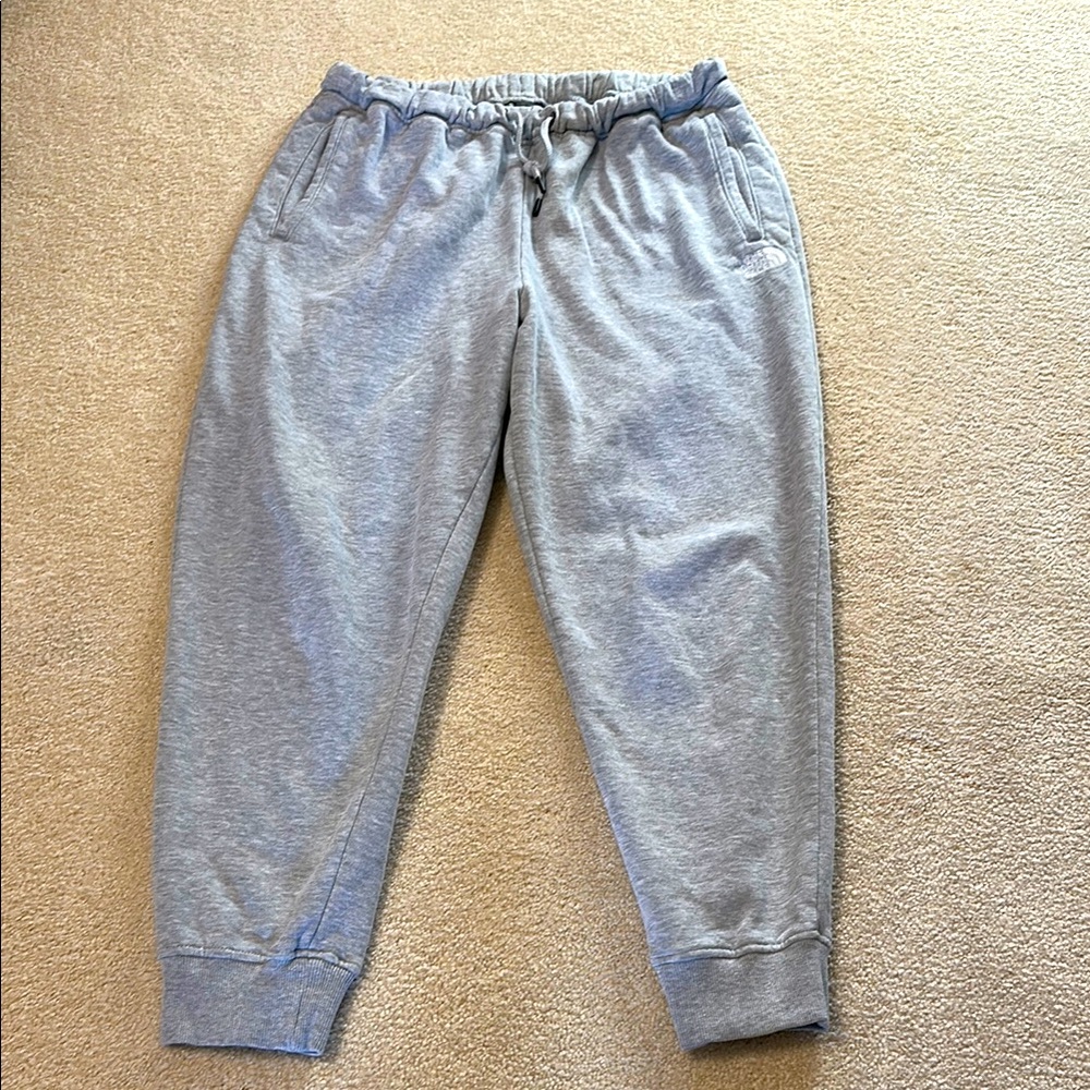 Womans The North Face joggers size L cropped 3 pocket